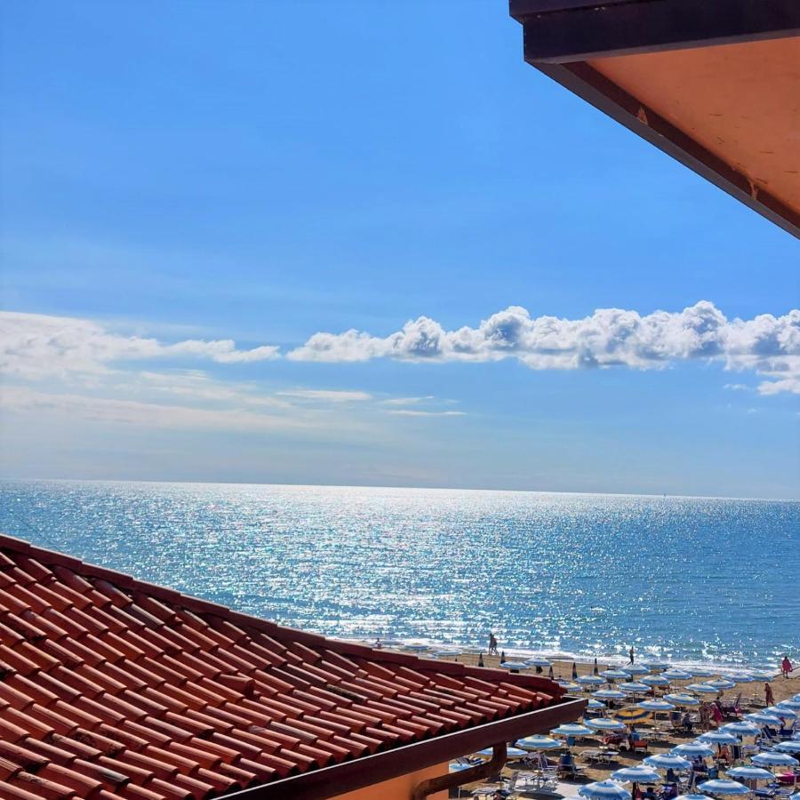 Hotel Ornella Lido di Jesolo Kültér fotó